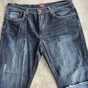 Men’s Perry Ellis jeans size 38x30 gently worn